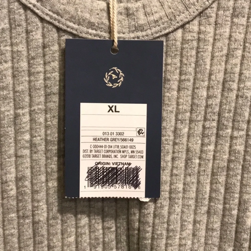 New Universal Thread top - Picture 4 of 6